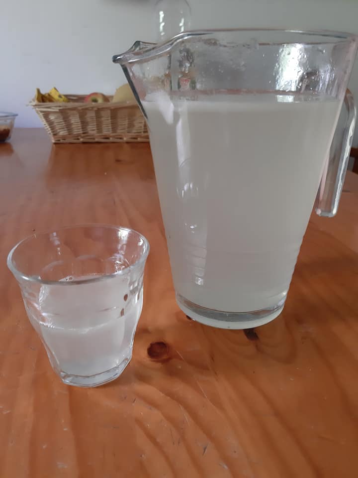 Es gibt leckere Zitronen-Limonade